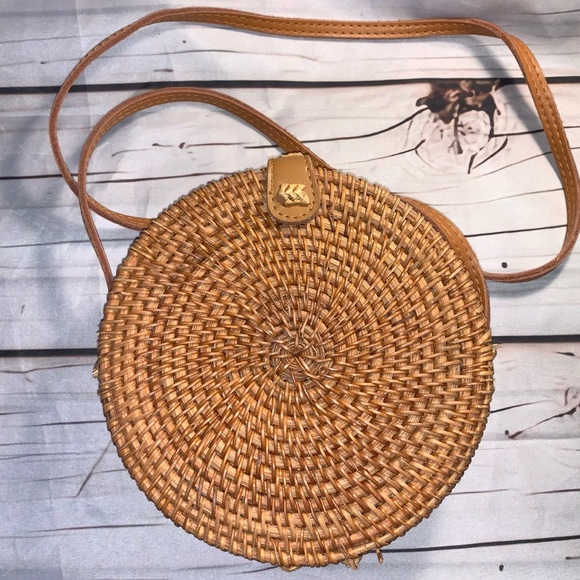 Urban Outfitters Circle Straw Crossbody Bag - Picture 2 of 13